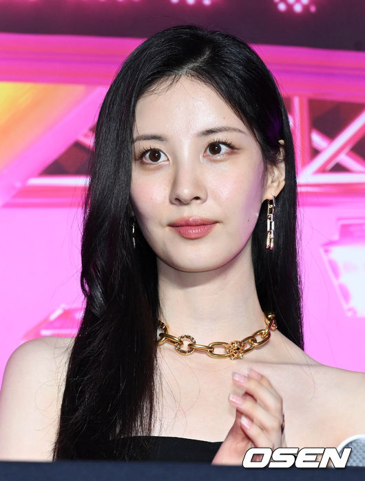 그룹 소녀시대가 5일 오전 서울 강남구 인터컨티넨탈 서울 코엑스에서 데뷔 15주년 기념 정규 7집 ‘FOREVER 1’(포에버 원)’ 발매 기자회견을 가졌다.타이틀 곡 ‘FOREVER 1’은 다이내믹한 전개와 에너제틱한 멜로디가 돋보이는 팝 댄스 곡으로, 소녀시대 특유의 시원한 가창이 마치 페스티벌 현장에 있는 듯한 신나는 분위기를 선사하며, 가사에는 언제 어디서나 힘이 되어주는 소중한 사람들에 대한 영원한 사랑을 표현해 의미를 더했다.소녀시대 서현이 질의응답 시간을 갖고 있다. 2022.08.05 /cej@osen.co.kr
