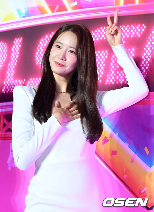 그룹 소녀시대가 5일 오전 서울 강남구 인터컨티넨탈 서울 코엑스에서 데뷔 15주년 기념 정규 7집 ‘FOREVER 1’(포에버 원)’ 발매 기자회견을 가졌다.타이틀 곡 ‘FOREVER 1’은 다이내믹한 전개와 에너제틱한 멜로디가 돋보이는 팝 댄스 곡으로, 소녀시대 특유의 시원한 가창이 마치 페스티벌 현장에 있는 듯한 신나는 분위기를 선사하며, 가사에는 언제 어디서나 힘이 되어주는 소중한 사람들에 대한 영원한 사랑을 표현해 의미를 더했다.소녀시대 윤아가 포즈를 취하고 있다. 2022.08.05 /cej@osen.co.kr