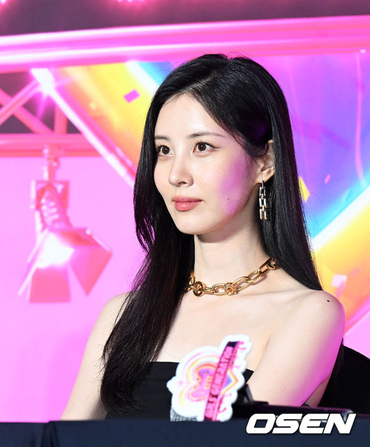 그룹 소녀시대가 5일 오전 서울 강남구 인터컨티넨탈 서울 코엑스에서 데뷔 15주년 기념 정규 7집 ‘FOREVER 1’(포에버 원)’ 발매 기자회견을 가졌다.타이틀 곡 ‘FOREVER 1’은 다이내믹한 전개와 에너제틱한 멜로디가 돋보이는 팝 댄스 곡으로, 소녀시대 특유의 시원한 가창이 마치 페스티벌 현장에 있는 듯한 신나는 분위기를 선사하며, 가사에는 언제 어디서나 힘이 되어주는 소중한 사람들에 대한 영원한 사랑을 표현해 의미를 더했다.소녀시대 서현이 질의응답 시간을 갖고 있다. 2022.08.05 /cej@osen.co.kr