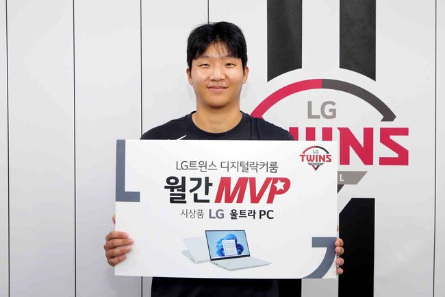 LG는 문보경을 ‘디지털 락커룸 7월 MVP’로 선정했다. / LG 제공