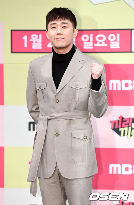 21일 오후 서울 상암동 MBC 골든마우스홀에서 MBC 새 예능 프로그램 '끼리끼리' 제작발표회가 열렸다.<br /><br />인피니트 성규가 참석해 포토타임을 하고 있다. /dreamer@osen.co.kr