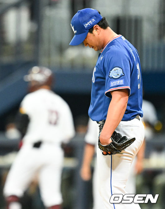 지난 22일 키움전에서 송성문에게 동점 솔로홈런을 맞은 오승환이 아쉬움에 고개를 숙였다. 2022.07.22 / soul1014@osen.co.kr
