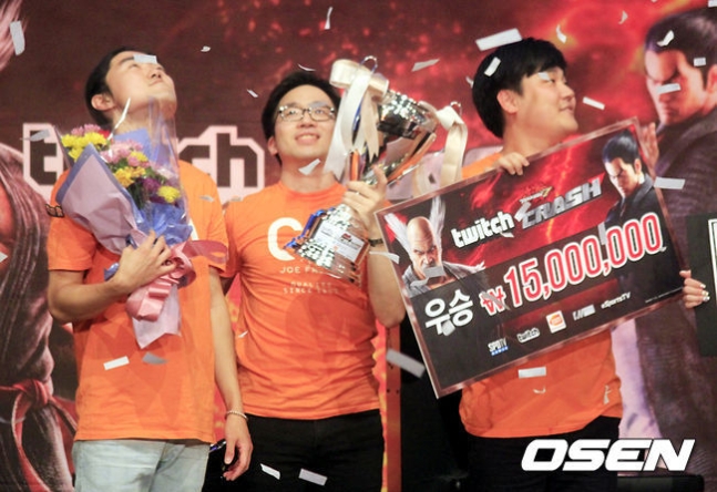 '무릎' 배재민(왼쪽에서 2번째).