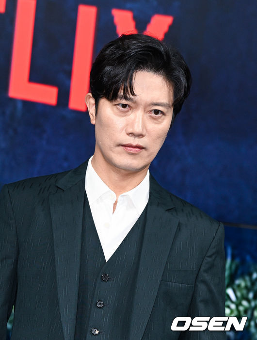 9일 오후 서울 동대문구 JW메리어트 동대문에서 넷플릭스 시리즈 '모범가족' 제작발표회가 진행됐다.