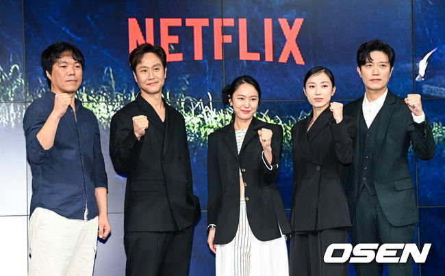 9일 오후 서울 동대문구 JW메리어트 동대문에서 넷플릭스 시리즈 '모범가족' 제작발표회가 진행됐다.
