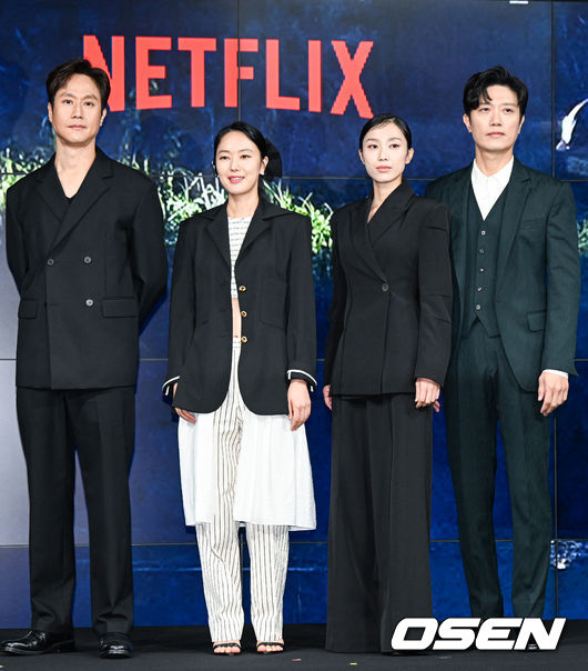 9일 오후 서울 동대문구 JW메리어트 동대문에서 넷플릭스 시리즈 '모범가족' 제작발표회가 진행됐다.