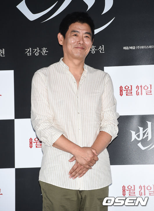 성동일이 포즈를 취하고 있다. /  soul1014@osen.co.kr