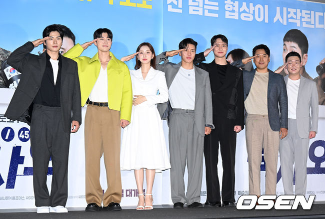 10일 오후 서울 CGV 용산아이파크몰에서 영화 ‘육사오 (감독 박규태)’ 언론시사회가 열렸다.  배우 이이경, 곽동연, 박세완, 음문석, 고경표, 이순원, 김민호가 포토타임을 하고 있다. 2022.08.10 /sunday@osen.co.kr