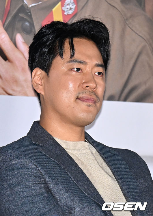 10일 오후 서울 CGV 용산아이파크몰에서 영화 ‘육사오 (감독 박규태)’ 언론시사회가 열렸다. 배우 이순원이 취재진의 질문을 듣고 있다. 2022.08.10 /sunday@osen.co.kr
