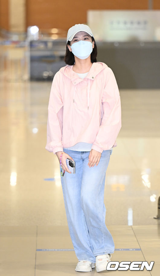 13일 오전 ENA채널 수목드라마 ‘이상한 변호사 우영우’ 출연진이 발리 휴가를 마치고 인천국제공항을 통해 귀국했다.