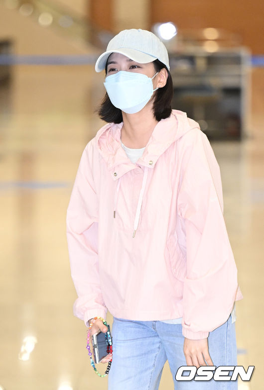 13일 오전 ENA채널 수목드라마 ‘이상한 변호사 우영우’ 출연진이 발리 휴가를 마치고 인천국제공항을 통해 귀국했다.