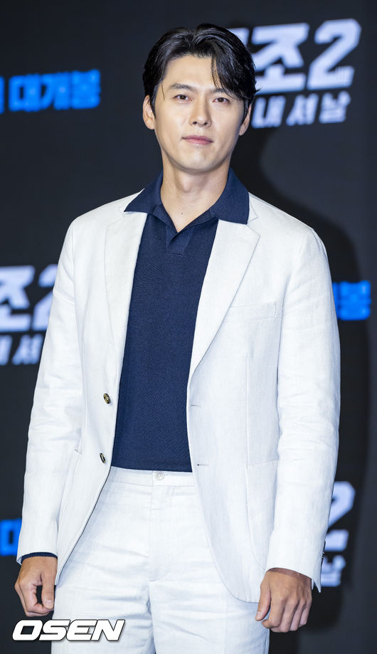 16일 오전 서울 영등포구 콘래드 서울 호텔 그랜드 볼룸에서 영화 '공조2: 인터내셔날' 제작보고회 제작발표회가 열렸다. 이 자리에는 이석훈 감독과 배우 현빈, 유해진, 임윤아, 진선규가 참석했다. 무대 위에서 배우 현빈이 포토타임을 갖고 있다. 2022.08.16 /rumi@osen.co.kr