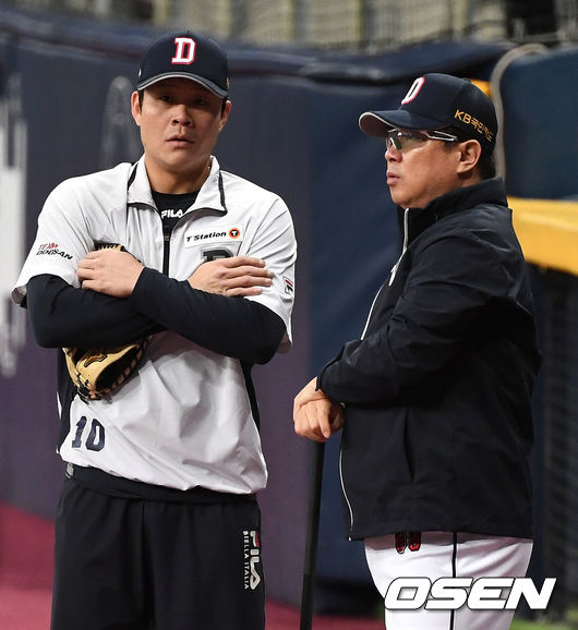 두산 박세혁(좌)과 김태형 감독 / OSEN DB