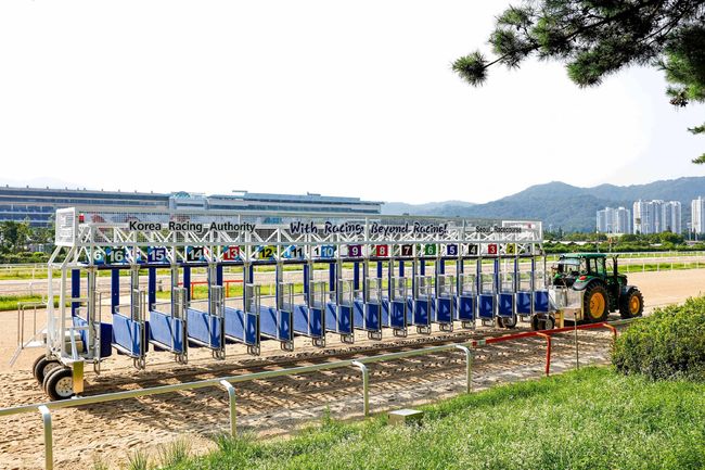 [사진]서울경마공원 신규 도입하는 고성능 출발대 /한국마사회 제공