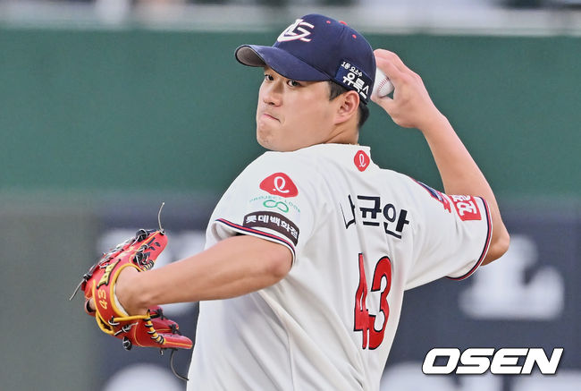 롯데 자이언츠 선발 투수 나균안이 역투하고 있다. 2022.08.26 / foto0307@osen.co.kr