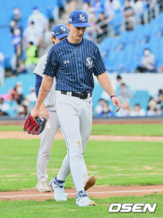 삼성 라이온즈 뷰캐넌이 4회초 교체되고 있다. 2022.08.28 / foto0307@osen.co.kr