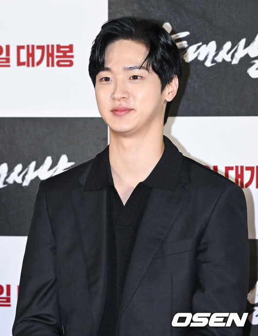 29일 오전 서울 용산아이파크몰 내 용산 CGV에서 영화 '늑대사냥'(감독 김홍선) 제작보고회가 진행됐다.  '늑대사냥'은 극악무도한 범죄자들을 태평양에서 한국까지 이송해야 하는 상황 속, 지금껏 보지 못한 극한 상황에 처하게 되는 하드보일드 서바이벌 액션으로 오는 9월 21일 개봉 예정이다.  배우 장동윤이 미소 짓고 있다. 2022.08.29 / soul1014@osen.co.kr