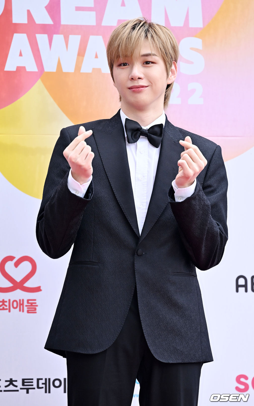 강다니엘이 포토월에서 포즈를 취하고 있다. 2022.08.25 /rumi@osen.co.kr