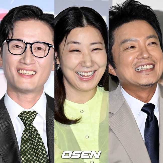 30일 오전 서울 광진구 롯데시네마 건대입구에서 영화 ‘컴백홈(감독 이연우)’ 제작보고회가 열렸다.  '컴백홈'은 모든 것을 잃고 15년 만에 고향으로 내려오게 된 무명 개그맨 기세(송새벽 분)가 거대 조직의 보스가 되면서 벌어지는 이야기를 그린 작품이다. 10월 5일 개봉 예정.  배우 송새벽, 라미란, 이범수가 질의응답 시간을 갖고 있다. 2022.08.30 /cej@osen.co.kr
