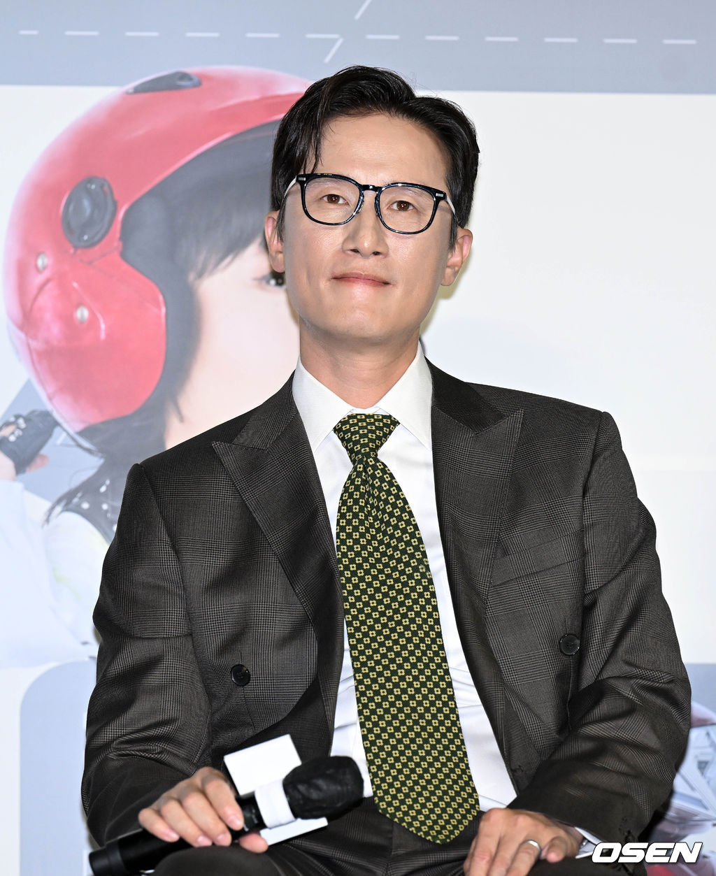 30일 오전 서울 광진구 롯데시네마 건대입구에서 영화 ‘컴백홈(감독 이연우)’ 제작보고회가 열렸다.  '컴백홈'은 모든 것을 잃고 15년 만에 고향으로 내려오게 된 무명 개그맨 기세(송새벽 분)가 거대 조직의 보스가 되면서 벌어지는 이야기를 그린 작품이다. 10월 5일 개봉 예정.  배우 송새벽이 질의응답 시간을 갖고 있다. 2022.08.30 /cej@osen.co.kr