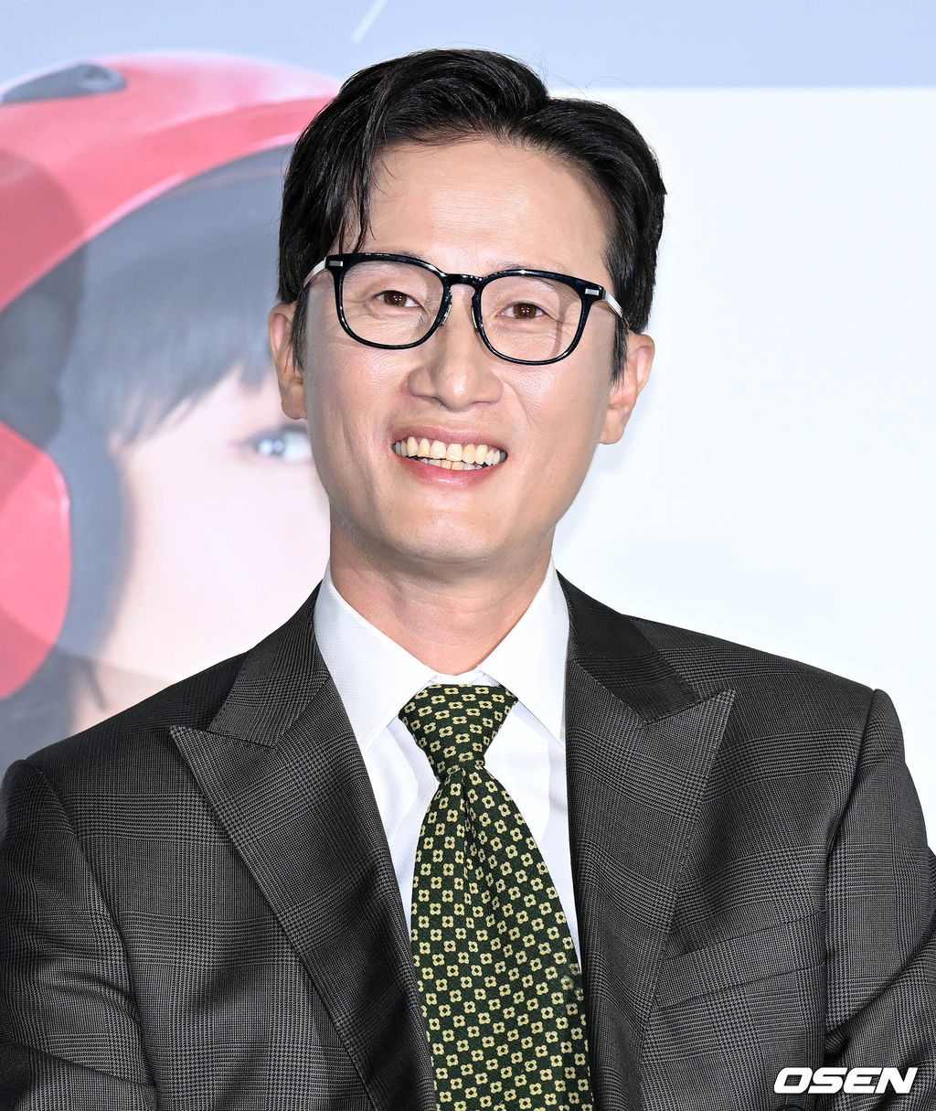 30일 오전 서울 광진구 롯데시네마 건대입구에서 영화 ‘컴백홈(감독 이연우)’ 제작보고회가 열렸다.  '컴백홈'은 모든 것을 잃고 15년 만에 고향으로 내려오게 된 무명 개그맨 기세(송새벽 분)가 거대 조직의 보스가 되면서 벌어지는 이야기를 그린 작품이다. 10월 5일 개봉 예정.  배우 송새벽이 질의응답 시간을 갖고 있다. 2022.08.30 /cej@osen.co.kr