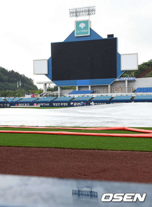 30일 대구 삼성라이온즈파크에서 열릴 예정이었던 SSG와 삼성의 맞대결이 가을비로 취소됐다. / OSEN DB