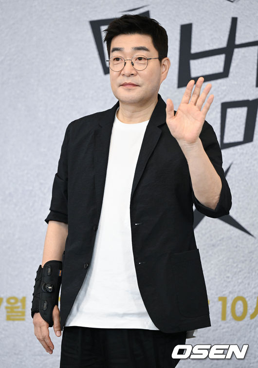 배우 손현주가 포즈를 취하고 있다. 2022.07.28 /cej@osen.co.kr 