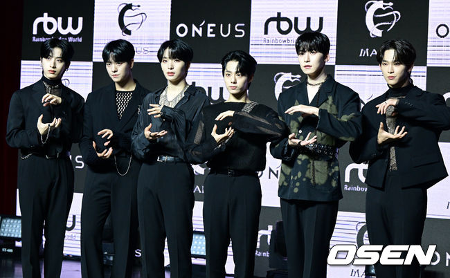 원어스가 포토타임을 하고 있다. 2022.09.05 /jpnews@osen.co.kr