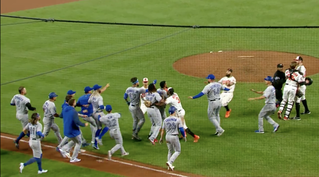 토론토와 볼티모어 선수들의 벤치 클리어링. / MLB.tv 중계 화면