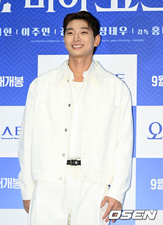 7일 오후 서울 광진구 롯데시네마 건대입구에서 영화 ‘오! 마이 고스트(감독 홍태선)’ 언론시사회가 열렸다.  15일 개봉하는 영화 '오! 마이 고스트'는 귀신 보는 스펙의 신입 FD 태민(정진운)과 갈 곳 없는 붙박이 귀신 콩이가 스튜디오 사수를 위해 미스터리한 사건에 맞서 벌이는 코미디 영화다.  배우 정진운이 포즈를 취하고 있다. 2022.09.07 /cej@osen.co.kr