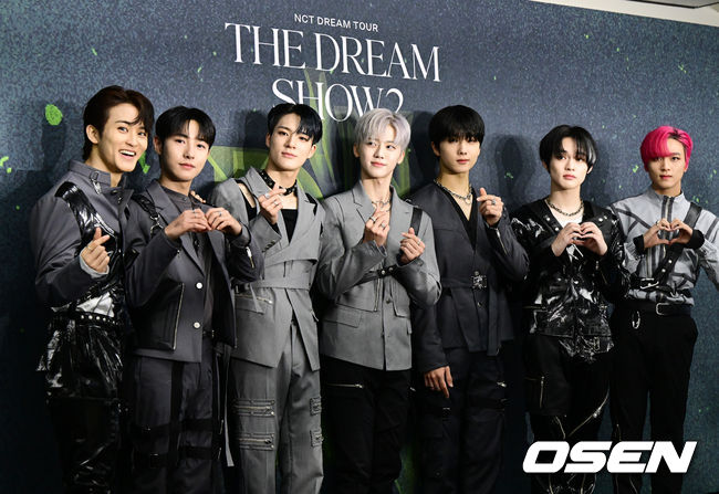 8일 오후 서울 잠실올림픽주경기장에서 NCT DREAM 두 번째 단독 콘서트 ‘THE DREAM SHOW2 – In A DREAM’(더 드림 쇼2 – 인 어 드림)이 열렸다.<br /><br />NCT DREAM이 포토타임을 하고 있다. 2022.09.08 /jpnews@osen.co.kr