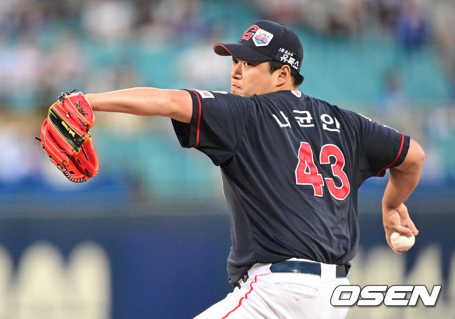 8일 오후 대구 삼성 라이온즈파크에서 ‘2022 신한은행 SOL KBO리그’ 삼성 라이온즈와 롯데 자이언츠의 경기가 열렸다.1회말 롯데 선발 나균안이 마운드에 올라 힘차게 공을 뿌리고 있다. 2022.09.08 /ksl0919@osen.co.kr