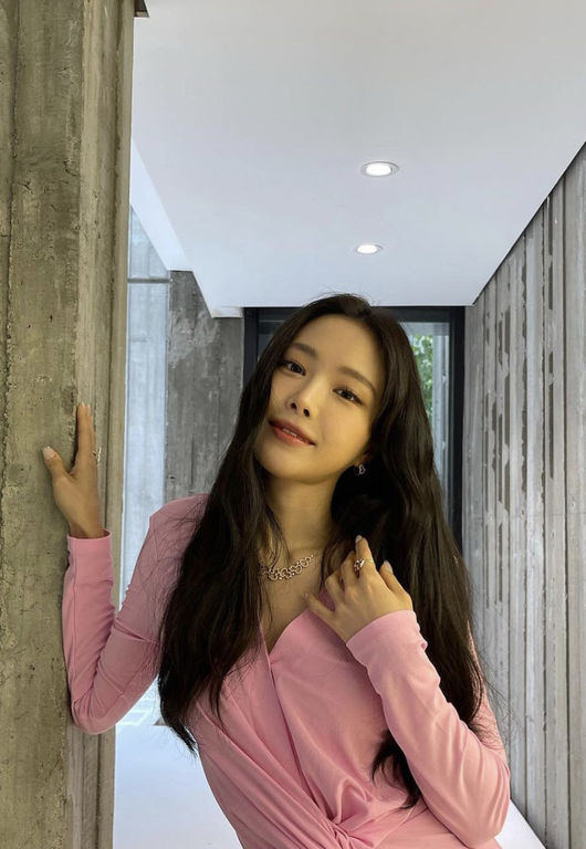 손나은 SNS