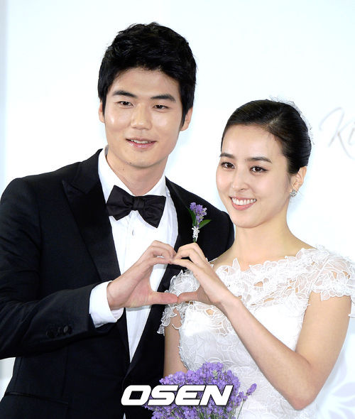 한편 기성용은 결혼식 다음날 다음 시즌 준비를 위해 영국으로 출국하며, 한혜진은 영화 '남자가 사랑할 때' 촬영에 들어간다. 이후 이달 말까지 SBS '힐링캠프, 기쁘지 아니한가' 녹화와 광고 촬영 등의 스케줄을 소화한 뒤 영국으로 출국할 계획이다. / youngrae@osen.co.kr