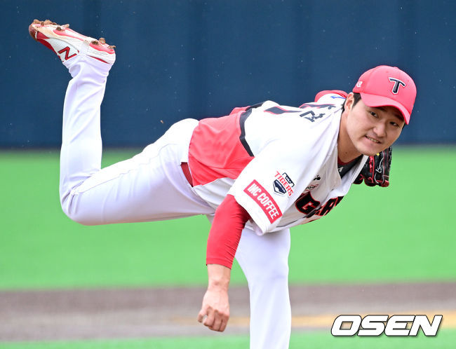 13일 오후 전남 함평기아챌린저스필드에서 열린 ‘2022 KBO 퓨처스리그’ KIA 타이거즈와 한화 이글스의 경기, 한화가 11-2로 승리하며 파죽의 13연승을 달렸다.4회초 마운드에 오른 KIA 전상현이 힘차게 공을 뿌리고 있다. 2022.09.13 / dreamer@osen.co.kr