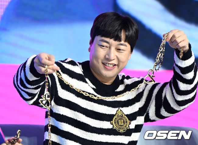14일 오전 서울 여의도 콘래드 서울에서 쿠팡플레이 '체인리액션' 제작발표회가 열렸다.개그맨 이진호가 체인을 바라보고 있다. 2022.09.14 /sunday@osen.co.kr