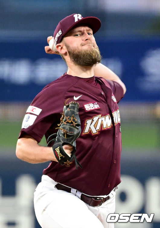 14일 광주-기아 챔피언스필드에서 '2022 신한은행 SOL KBO 리그' KIA 타이거즈와 키움 히어로즈의 경기가 열렸다. 1회말 키움 선발 요키시가 힘차게 공을 뿌리고 있다. 2022.09.14 / dreamer@osen.co.kr