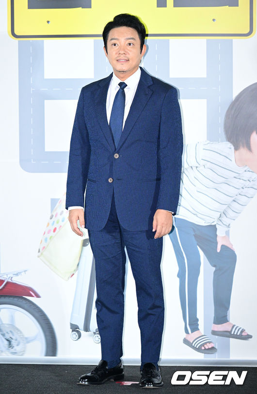 15일 오후 서울 용산구 한강대호 CGV 용산아이파크몰에서 영화 ‘컴백홈’의 언론시사회가 열렸다. 배우 이범수가 포토타임을 갖고 있다. 2022.09.15 /ksl0919@osen.co.kr