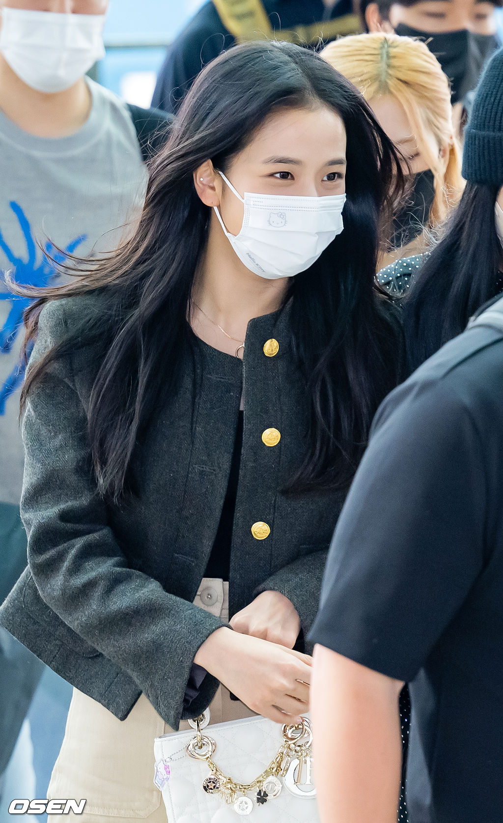 블랙핑크 지수가 출국장으로 이동하고 있다. 2022.09.15 / rumi@osen.co.kr