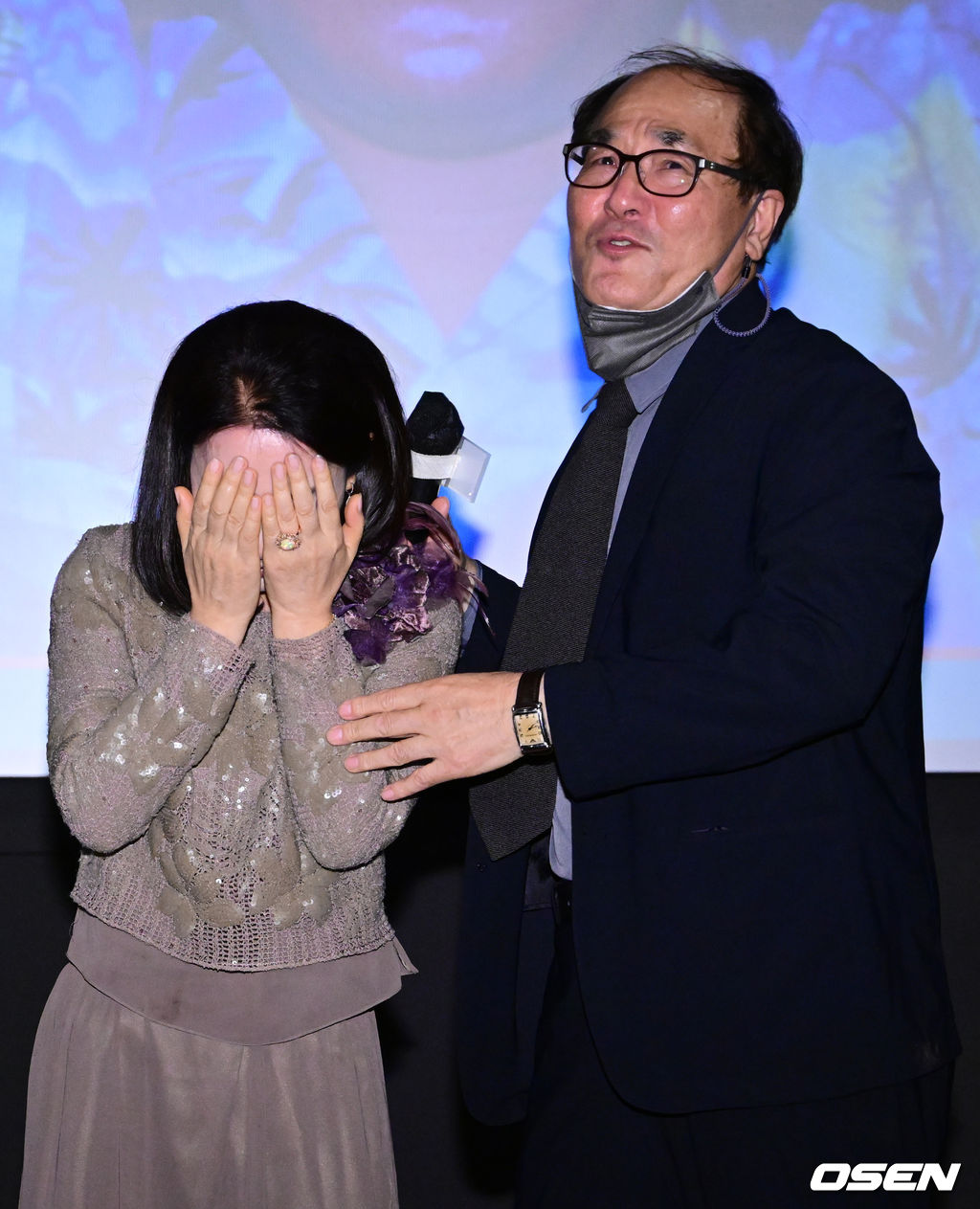 15일 오후 서울 강남구 압구정로 CGV 압구정에서 ‘배창호 감독 특별전’ 개막식 무대인사가 열렸다.배우 김보연이 눈물을 흘리고 있다. 2022.09.15 /ksl0919@osen.co.kr
