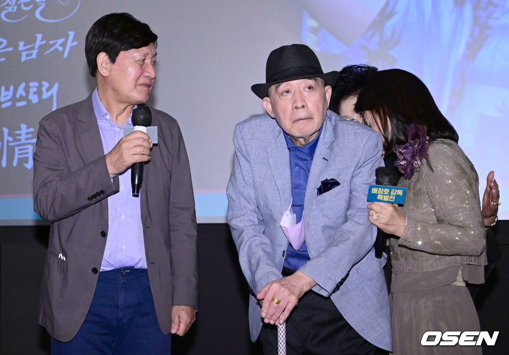 15일 오후 서울 강남구 압구정로 CGV 압구정에서 ‘배창호 감독 특별전’ 개막식 무대인사가 열렸다.배우 김보연이 눈물을 흘리고 있다. 2022.09.15 /ksl0919@osen.co.kr