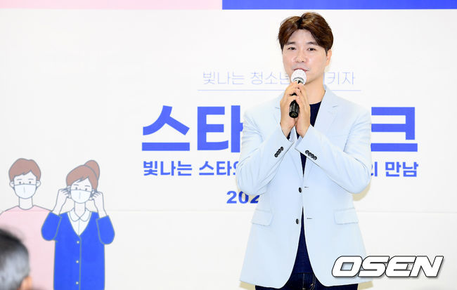 13일 오후 서울 영등포구 굿피플빌딩에서 ‘스타 마스크’ 캠페인 행사가 열렸다.‘스타 마스크’ 캠페인은 청소년들이 가장 사랑하고 동경하는 스타들이 실물 마스크를 기부하거나 마스크를 구입할 수 있도록 기부금을 보내 청소년들에게 심리적, 정서적 안정과 건강한 내일을 선물한다는 의미를 갖고 있다.방송인 박수홍이 소감을 전하고 있다. /cej@osen.co.kr