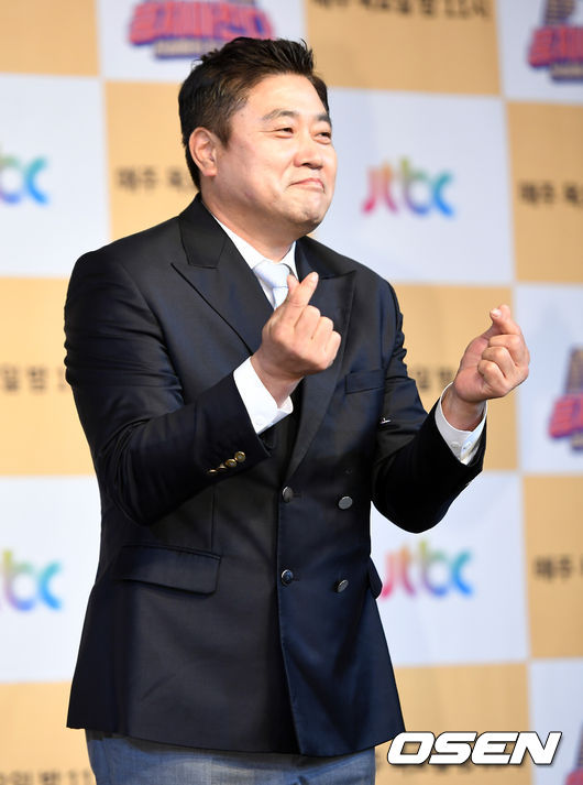 전 야구선수 양준혁이 포토타임을 갖고 있다. /pjmpp@osen.co.kr