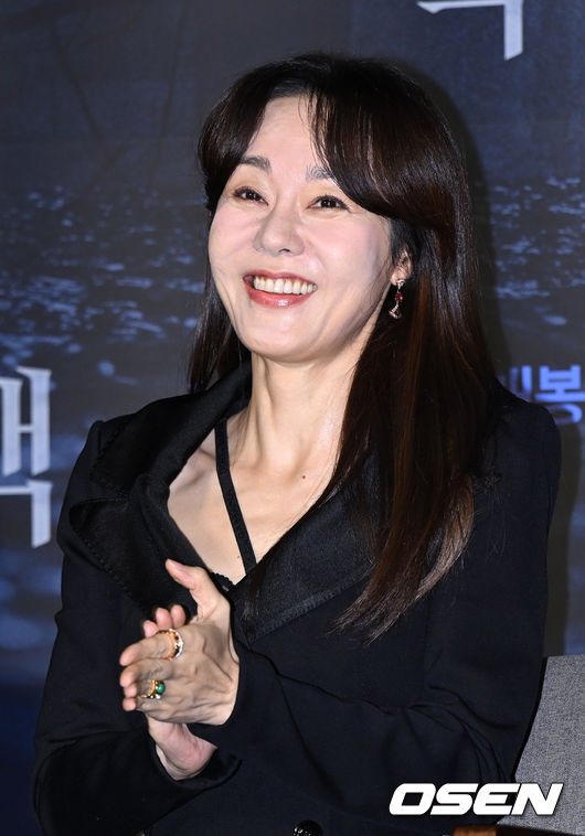 20일 오전 서울 롯데시네마 건대입구에서 스릴러 영화 '자백'(윤종석 감독) 제작보고회가 열렸다.  배우 김윤진이 미소를 짓고 있다. 2022.09.20 /sunday@osen.co.kr