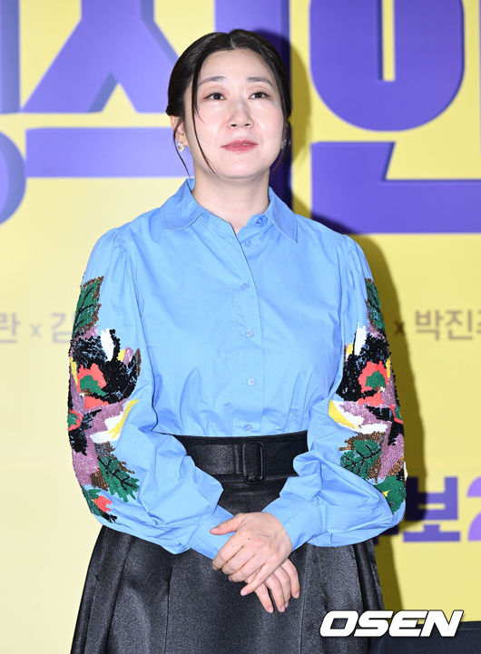 20일 오후 서울 강남구 메가박스 코엑스에서 영화 '정직한 후보2(감독 장유정)’ 언론시사 및 기자간담회가 열렸다.  '정직한 후보2'는 화려한 복귀의 기회를 잡은 전 국회의원 주상숙(라미란 분)과 그의 비서 박희철(김무열 분)이 '진실의 주둥이'를 쌍으로 얻게 되며 더 큰 혼돈의 카오스로 빠져드는 웃음 대폭발 코미디. 오는 9월 28일 개봉한다.  배우 라미란이 인사를 하고 있다. 2022.09.20 /cej@osen.co.kr