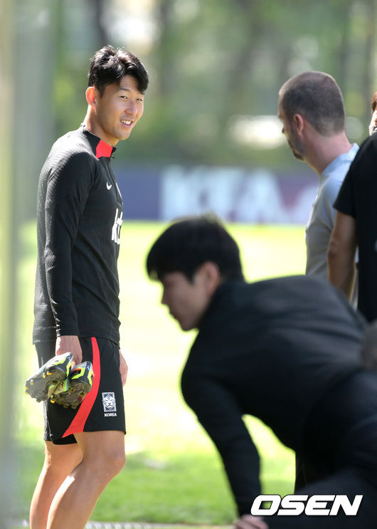 파울루 벤투 감독이 이끄는 대한민국 축구대표팀이 20일 파주 국가대표 트레이닝 센터(NFC)에서 ‘2022 카타르월드컵’을 대비한 평가전 소집 훈련을 진행했다.A대표팀 손흥민이 훈련에 나서고 있다. 2022.09.20 / dreamer@osen.co.kr