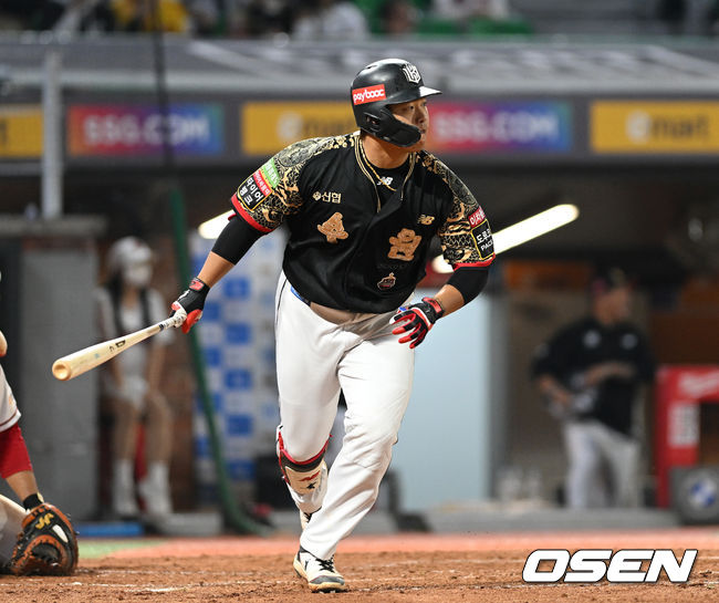 21일 오후 인천 SSG 랜더스필드에서 2022 신한은행 SOL KBO 리그 SSG 랜더스와 KT 위즈의 경기가 열렸다.7회초 2사 만루에서 KT 강백호가 중전 2타점 적시타를 치고 있다. 2022.09.21 /sunday@osen.co.kr