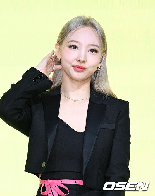 24일 여의도 페어몬트 앰배서더 서울에서 그룹 트와이스 멤버 나연 첫 솔로 앨범 '아이엠 나연(IM NAYEON)' 발매기념 기자간담회가 열렸다.그룹 트와이스 나연이 포즈를 취하고 있다. 2022.06.24 /sunday@osen.co.kr