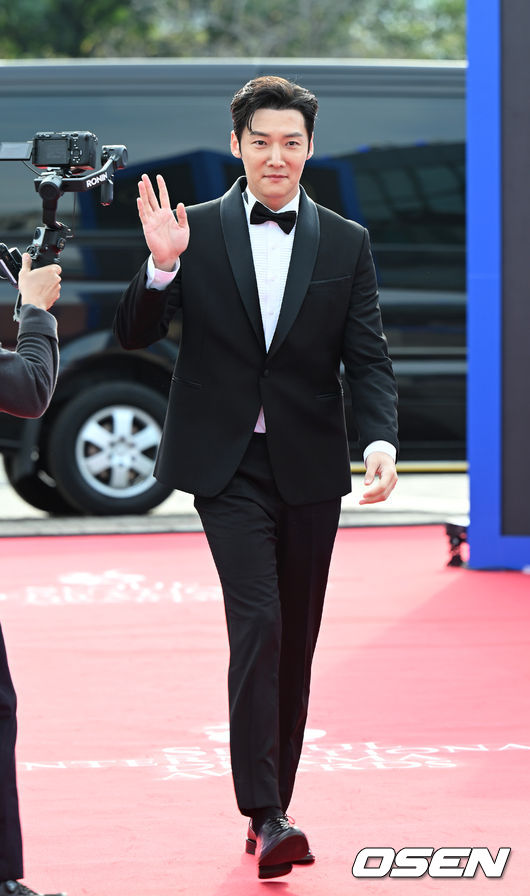 22일 오후 서울  여의도 KBS홀에서 제 17회 서울 드라마 어워즈가 열렸다.<br /><br />배우 최진혁이 레드카펫을 밟고 있다. 2022.09.22 /sunday@osen.co.kr