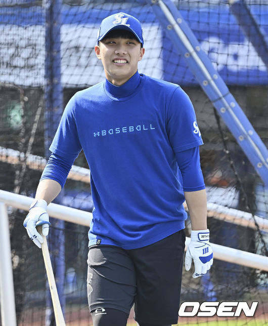 삼성 라이온즈 이재현이 밝은 표정으로 훈련을 하고 있다. 2022.05.24 / foto0307@osen.co.kr